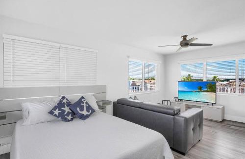 Key Largo Apartment | Waterfront Studio 2, Couples Oasis, Kayaks, Pool