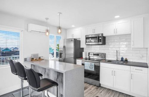 Key Largo Apartment | Waterfront Studio 2, Couples Oasis, Kayaks, Pool