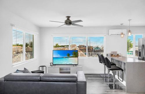 Key Largo Apartment | Waterfront Studio 2, Couples Oasis, Kayaks, Pool
