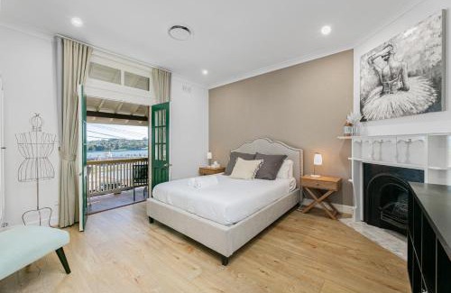 Millers Point Villa | Waterfront Stylish & Charming City Retreat