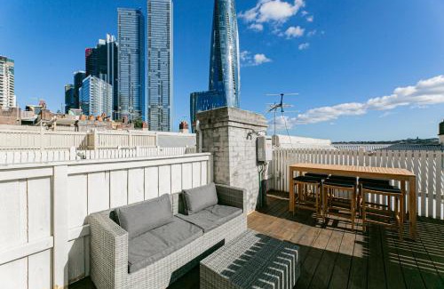 Millers Point Villa | Waterfront Stylish & Charming City Retreat