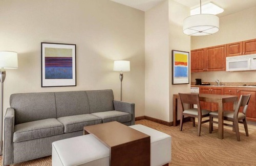 East Peralta House | Waterfront suites near attractions !