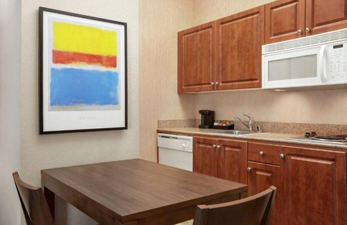 East Peralta House | Waterfront suites near attractions !