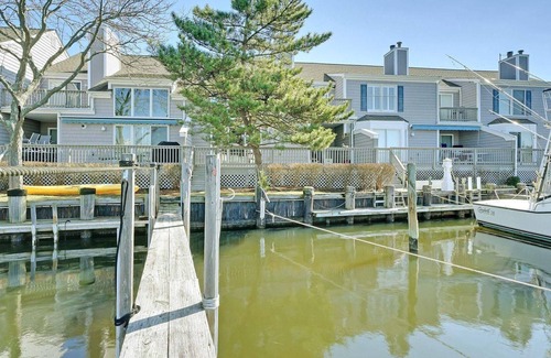 Avon House | WATERFRONT SUMMER AND WINTER RENTAL IN PRESTIGIOUS BAY POINT HARBOUR