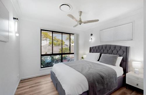 Newport House | Waterfront Sunset Pontoon Fish & Crab Ready