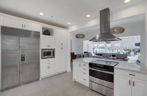 Islamorada House | Waterfront. The Sapodilla House. Islamorada Family Estate Home.