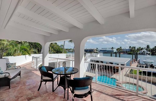 Islamorada House | Waterfront. The Sapodilla House. Islamorada Family Estate Home.