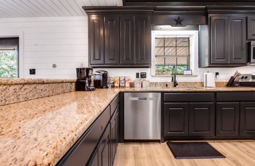 Brookeland House | Waterfront @ Tiger Creek Retreat Sleeps 16
