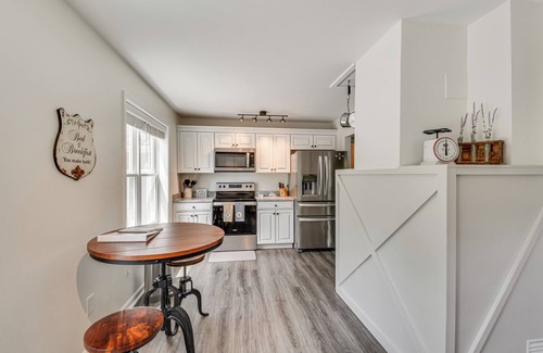 Townville House | Waterfront Townville Home w/Hot Tub + Dock!