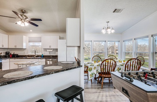 Trinity Cabin | Waterfront Trinity Vacation Rental w/Hot Tub!