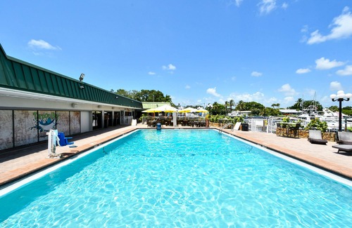 Trailer Estates Condo | Waterfront Unit, Heated Pool, 70" TV, Tiki Bar & Grill, On The Marina!