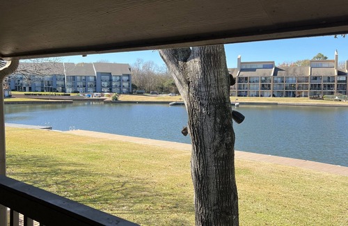 Walden on Lake Conroe House | Waterfront updated 3 Bedroom Townhome on Quiet Cove, sleeps 10 fully furnished.