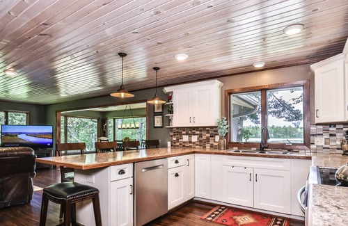 Boulder Junction House | Waterfront Upper Gresham Retreat Free Pontoon