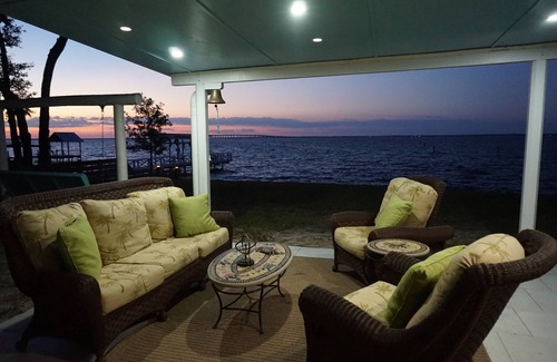 Santa Rosa Beach Cottage | Waterfront vacation cottage on Choctawhatchee Bay with boat/PWC tie-up