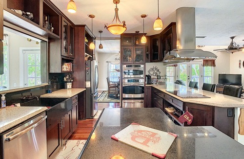 Crystal River House | WATERFRONT views and access to Kings Bay with seawall opp for 1 boat overnight