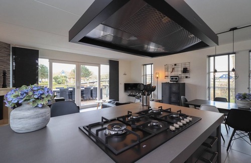 Makkum Villa | Waterfront Villa with Sauna