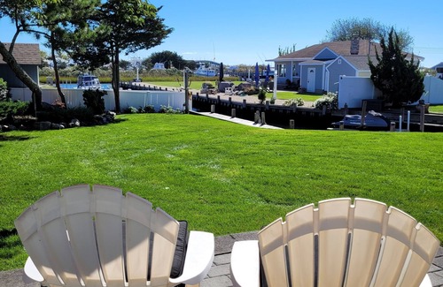Hampton Bays House | Waterfront Villas w/hot tub , 2 boat slips , and 3 minutes to the beach!