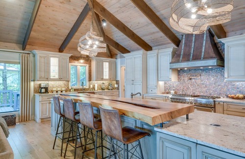 Sherrills Ford House | Waterfront w/Dock | Boat | Kayaks | Gym | Pets OK