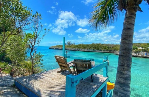 Gregory Town Cottage | WATERFRONT W/POOL, TAMARIND TREE