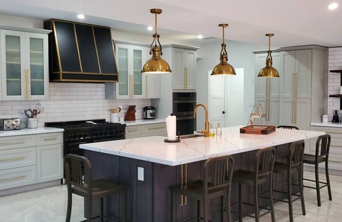 Caloosahatchee Apartment | Waterfront White House
