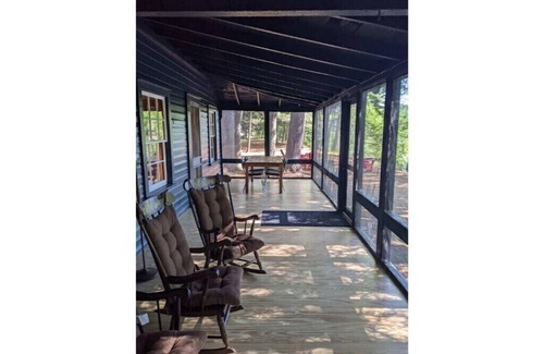 Lake Luzerne Cabin | Waterfront Willow Cabin near Lake George, Saratoga