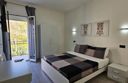 Porto Empedocle Apartment | Waterfront with Terrace. 5 Bedrooms and 5 Bathrooms. Ideal for Families and Groups.