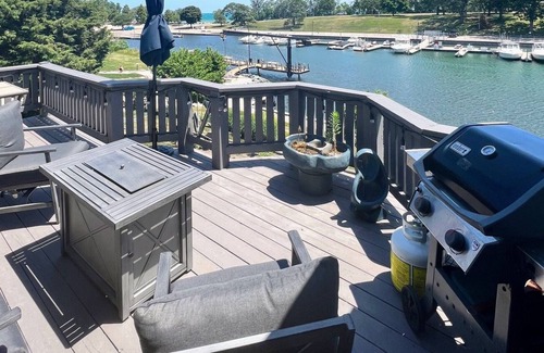 Downtown Kenosha House | Waterfront with Lake Michigan Views! Walking distance to beach, restaurants/bars