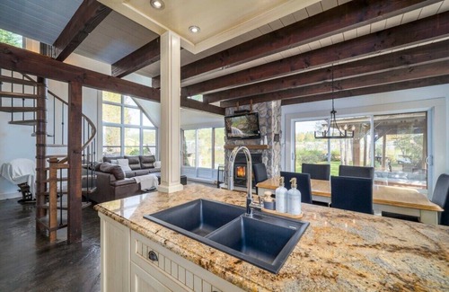 Saint-Raymond Ski Chalet | Waterfront ! with VIEW and SPA