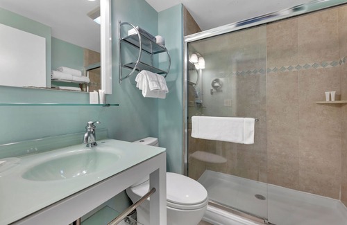 Redevelopment Area Resort | Waterfront Wonder: Cozy Retreat near Naples Pier! 3 Accommodations w/Bay View!