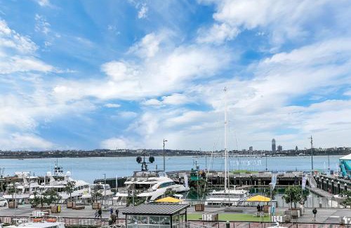 Auckland Central Business District Apartment | Waterfront Wonder + Cp!