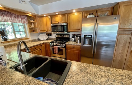 Cambridge Springs House | WaterfrontHome-Nature,Views,Peace-up to 12, ideal for Family/Friends/Celebration