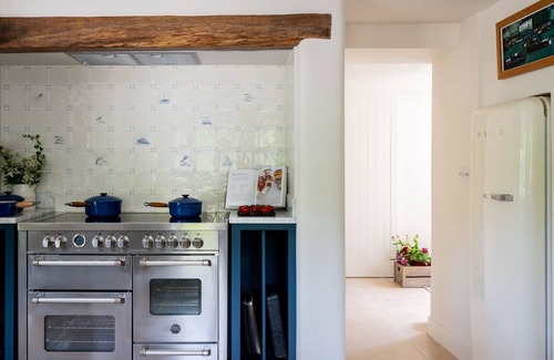 Salcombe Cottage | Waterhead Cottage - a cottage that sleeps 10 guests in 5 bedrooms