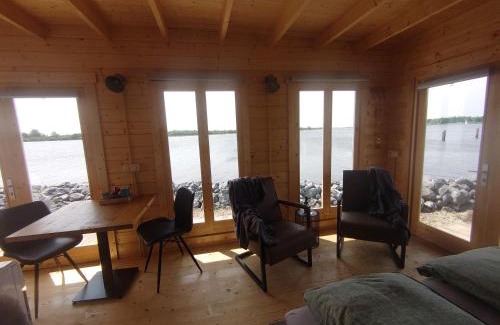 Lauwersoog House | Waterhuisjes op de pier van LauwersmeerPlezier!