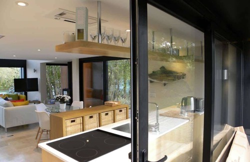 South Cerney Cottage | Waterlily | Romantic Lakefront Stay + Hot Tub