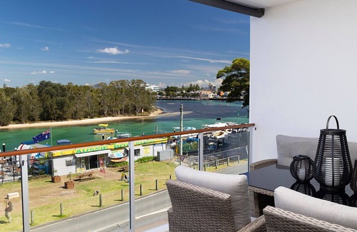 Forster Apartment | Waterline 304 on the lake.