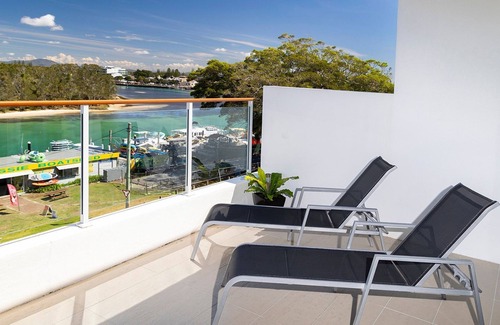 Forster Apartment | Waterline 304 on the lake.
