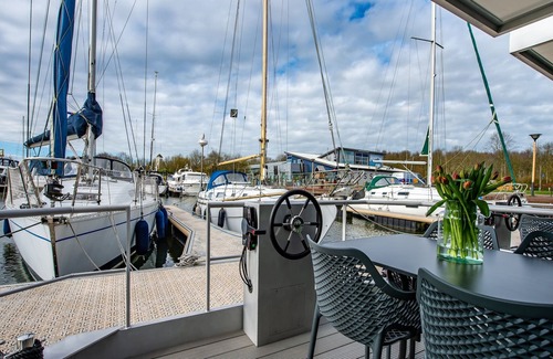 Kamperland Boat Rental | Waterlodge in Kamperland by Veerse Meer