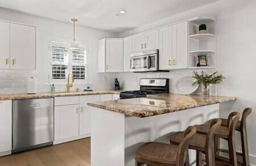 Carpinteria Apartment | Watermark Suite B