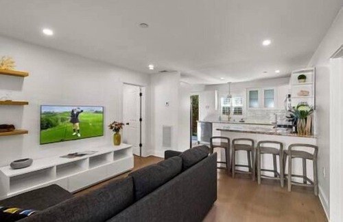 Carpinteria Apartment | Watermark Suite B