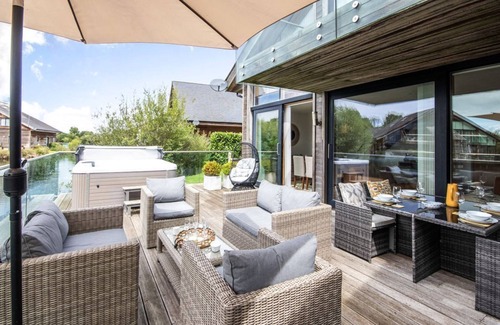South Cerney House | Waters Edge 15, Kingsholm (P)