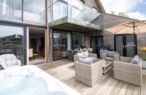 South Cerney House | Waters Edge 15, Kingsholm P