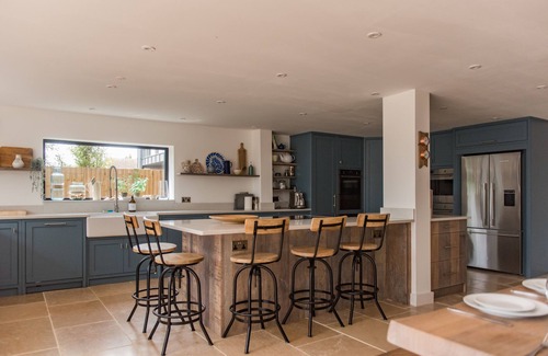 New Romney House | Waters Edge - a holiday let by Bloom Stays that sleeps 15 guests in 6 bedrooms