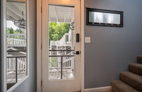 Lake Lure House | Waters Edge Hideaway Lakefront Pet Friendly