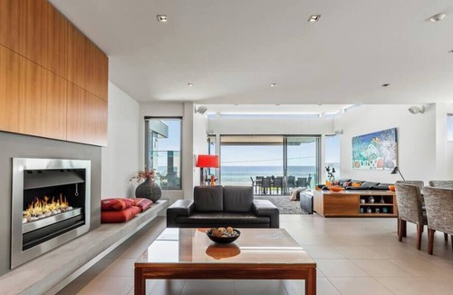 Edithvale House | Waters Edge Retreat - water views on the beach