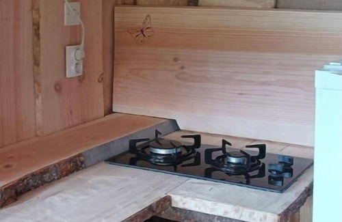 Saint-Eloy-les-Tuileries Cabin | Waterside cabin in the Corrézienne countryside