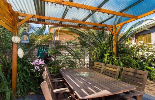 Tuncurry House | Waterside at Point Road three bedroom family home with Wi-Fi just across from the lake