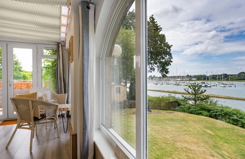 Netley House | Waterside Escape - 5 bed Villa on River Hamble