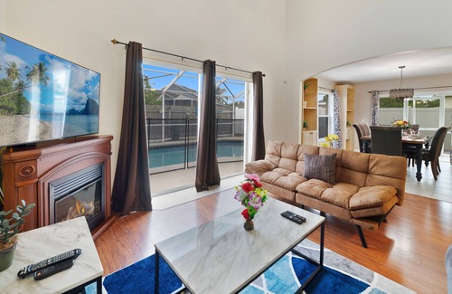 Bridgewater Crossing Villa | Waterside Escape - South-Facing Pool, 15 Minutes to Disney