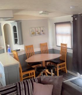Grimsby House | Waterside Haven at Cleethorpes Beach Free Wi-Fi 2 Toilets