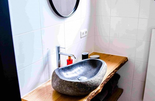 Municipality of Heerenveen Cabin | Waterside holiday home. Centrally situated in Friesland